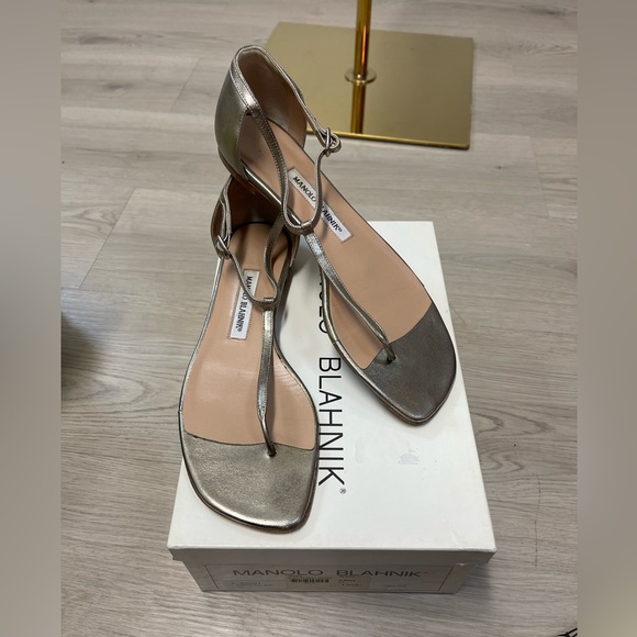 Manolo Blahnik Flat Thong Sandals with Buckle Closure in Bronze Gold color - Picture 10 of 10